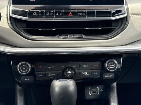 Used 2024 Jeep Compass Limited image 11