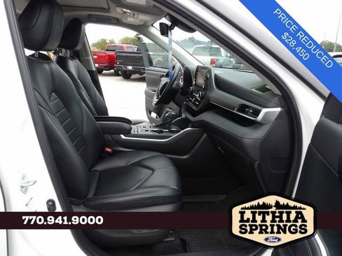 Used 2021 Toyota Highlander XLE AWD/4WD image 34