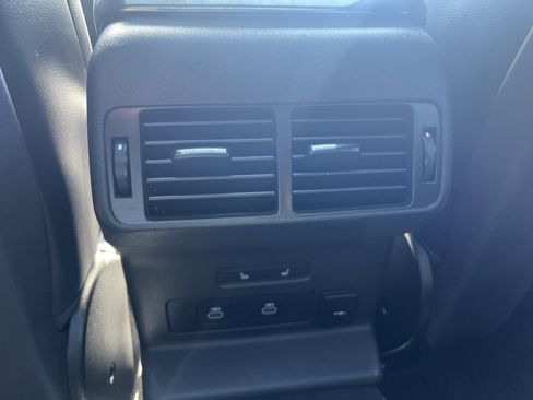 Certified 2024 Land Rover Range Rover Velar Dynamic SE image 30