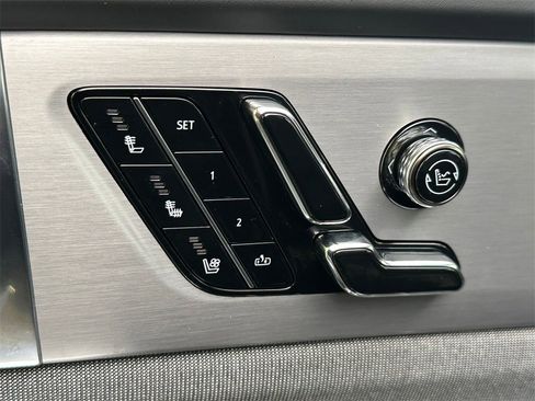 Used 2026 Cadillac Vistiq Premium Luxury image 23