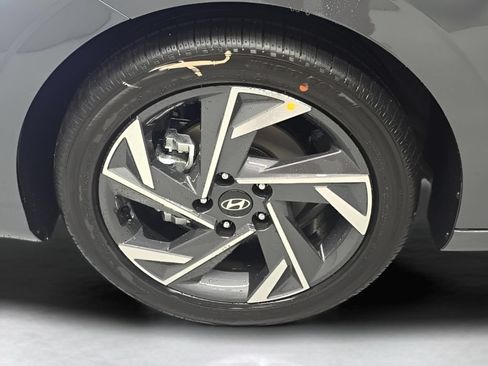 New 2026 Hyundai Elantra Limited FWD image 32