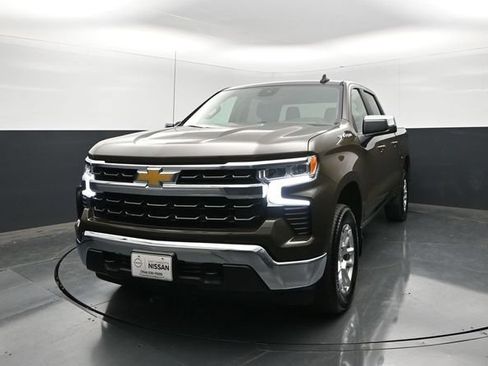 Used 2023 Chevrolet Silverado 1500 LT AWD/4WD image 4