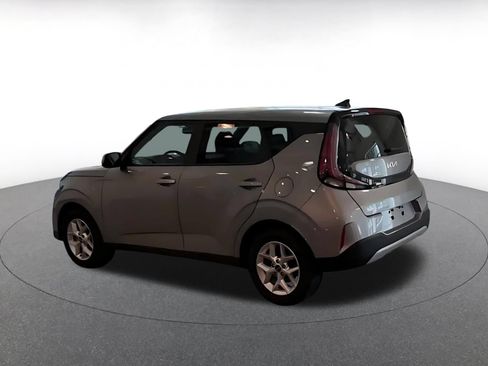 Used 2025 Kia Soul LX w/ LX Technology Package FWD image 9