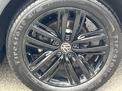 Used 2022 Volkswagen Tiguan SE R-Line image 10