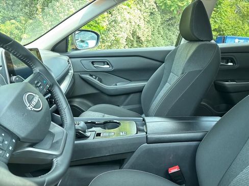 Used 2025 Nissan Rogue SV FWD image 17