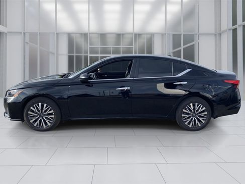 New 2025 Nissan Altima 2.5 SV image 3
