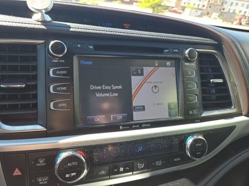 Used 2016 Toyota Highlander XLE image 7