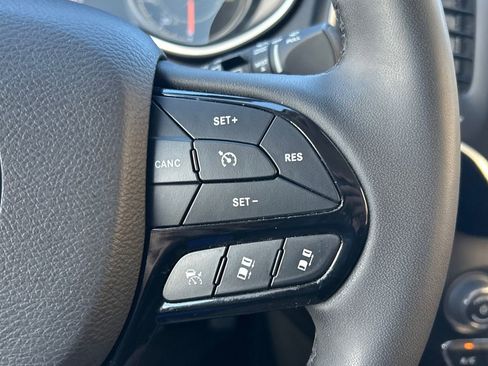 Used 2023 Jeep Cherokee Altitude Lux image 32