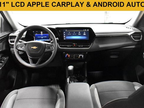 Used 2024 Chevrolet TrailBlazer LT w/ Driver Confidence Package FWD image 2