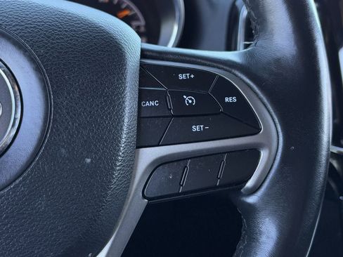 Used 2019 Jeep Grand Cherokee Altitude image 17