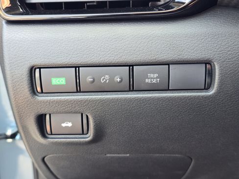 Used 2025 Nissan Sentra SR w/ SR Premium Package FWD image 22