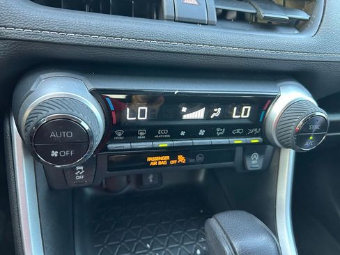Used 2021 Toyota RAV4 XLE FWD image 27