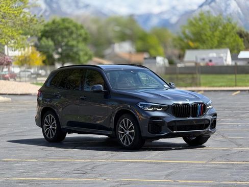 Used 2022 BMW X5 xDrive40i w/ M Sport Package image 3
