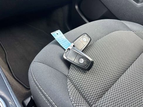 Used 2018 Ford Explorer XLT image 26