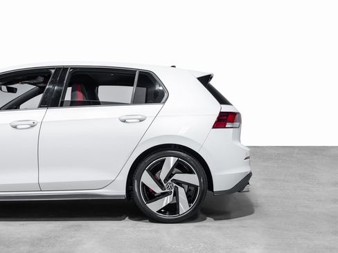 Used 2022 Volkswagen GTI SE image 27