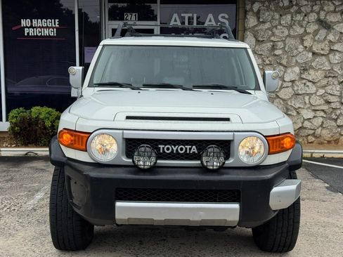 Used 2014 Toyota FJ Cruiser 4WD w/ Upgrade Package image 2