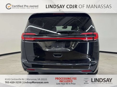 Certified 2025 Chrysler Pacifica Limited FWD image 8