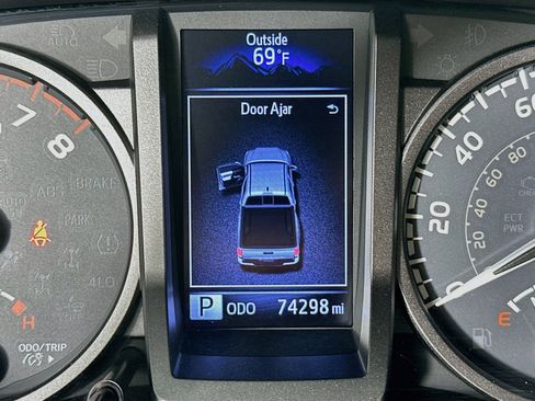 Used 2019 Toyota Tacoma TRD Off-Road RWD image 12
