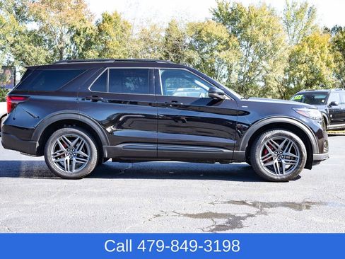 Used 2025 Ford Explorer ST-Line w/ ST-Line Street Pack image 7
