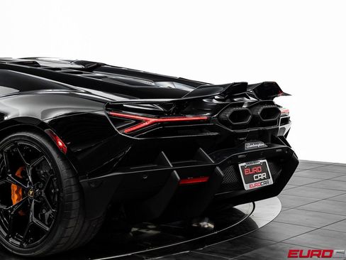 Used 2025 Lamborghini Revuelto AWD/4WD image 18
