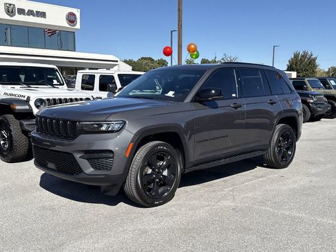 New 2025 Jeep Grand Cherokee Laredo RWD image 9