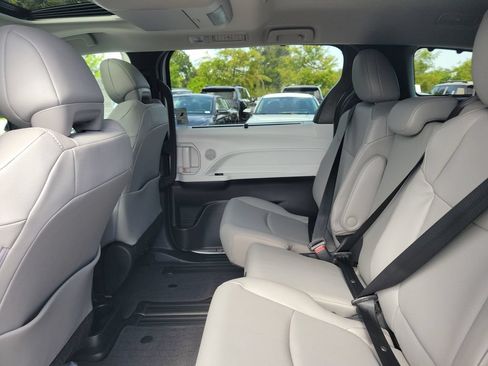 New 2026 Toyota Sienna XLE FWD image 25