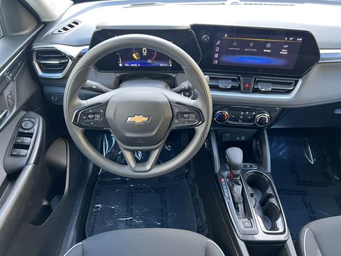 Used 2025 Chevrolet TrailBlazer LT image 30