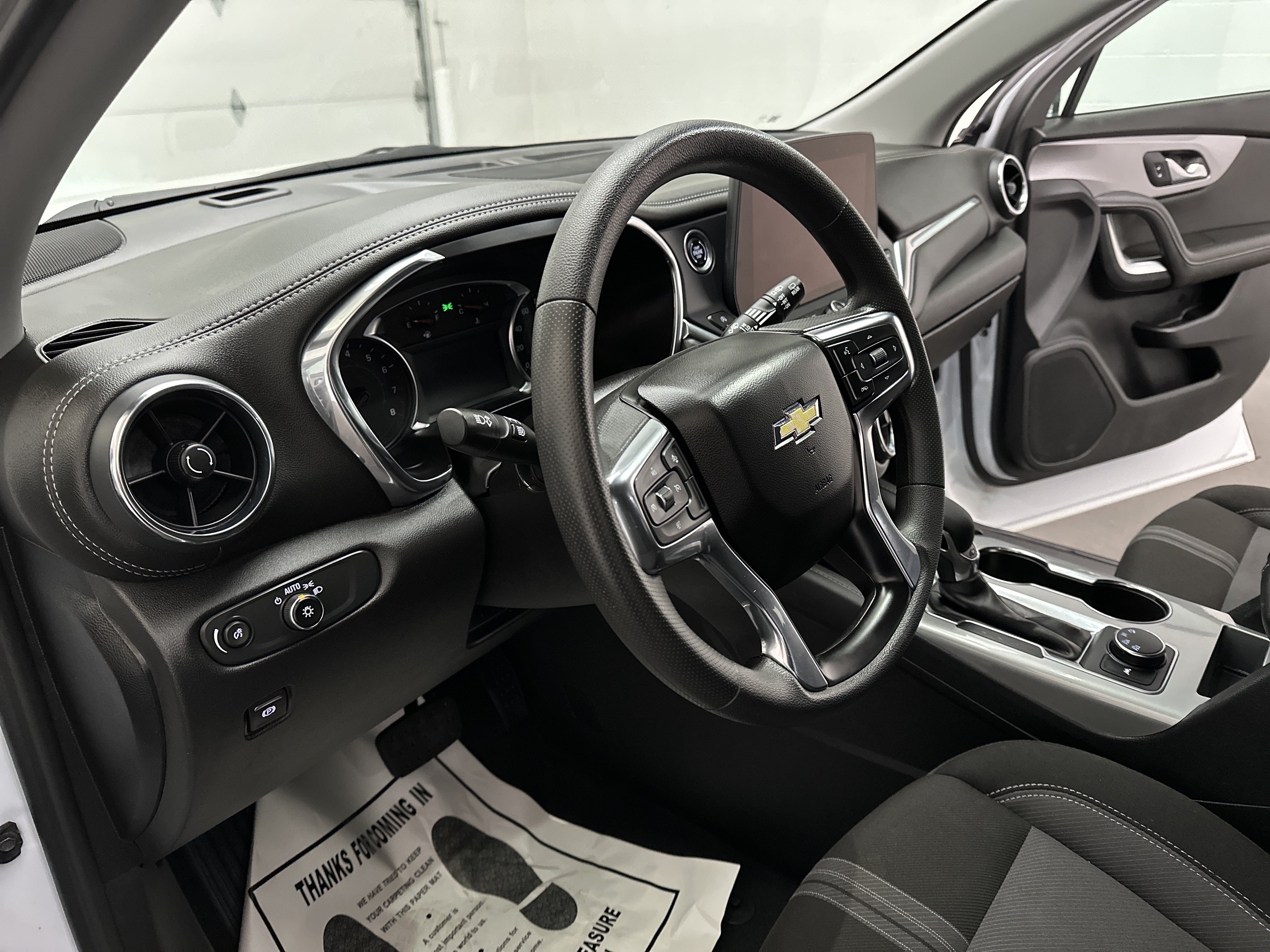 Used 2025 Chevrolet Blazer LT AWD/4WD image 13