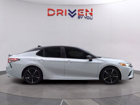 Used 2020 Toyota Camry XSE image 7