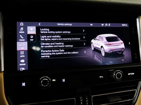 Used 2023 Porsche Macan AWD/4WD image 36