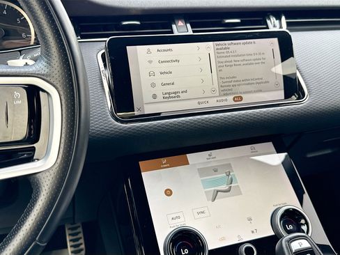 Used 2022 Land Rover Range Rover Evoque R-Dynamic S image 28