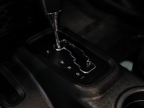 Used 2015 Jeep Wrangler Unlimited Sahara w/ Connectivity Group image 25