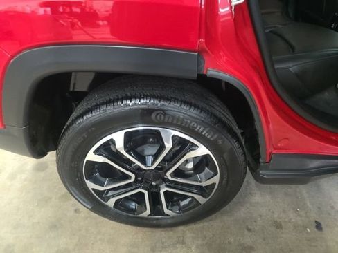 Used 2024 Jeep Compass Limited image 9