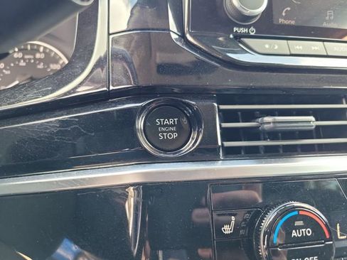 Used 2025 Nissan Pathfinder SV image 24