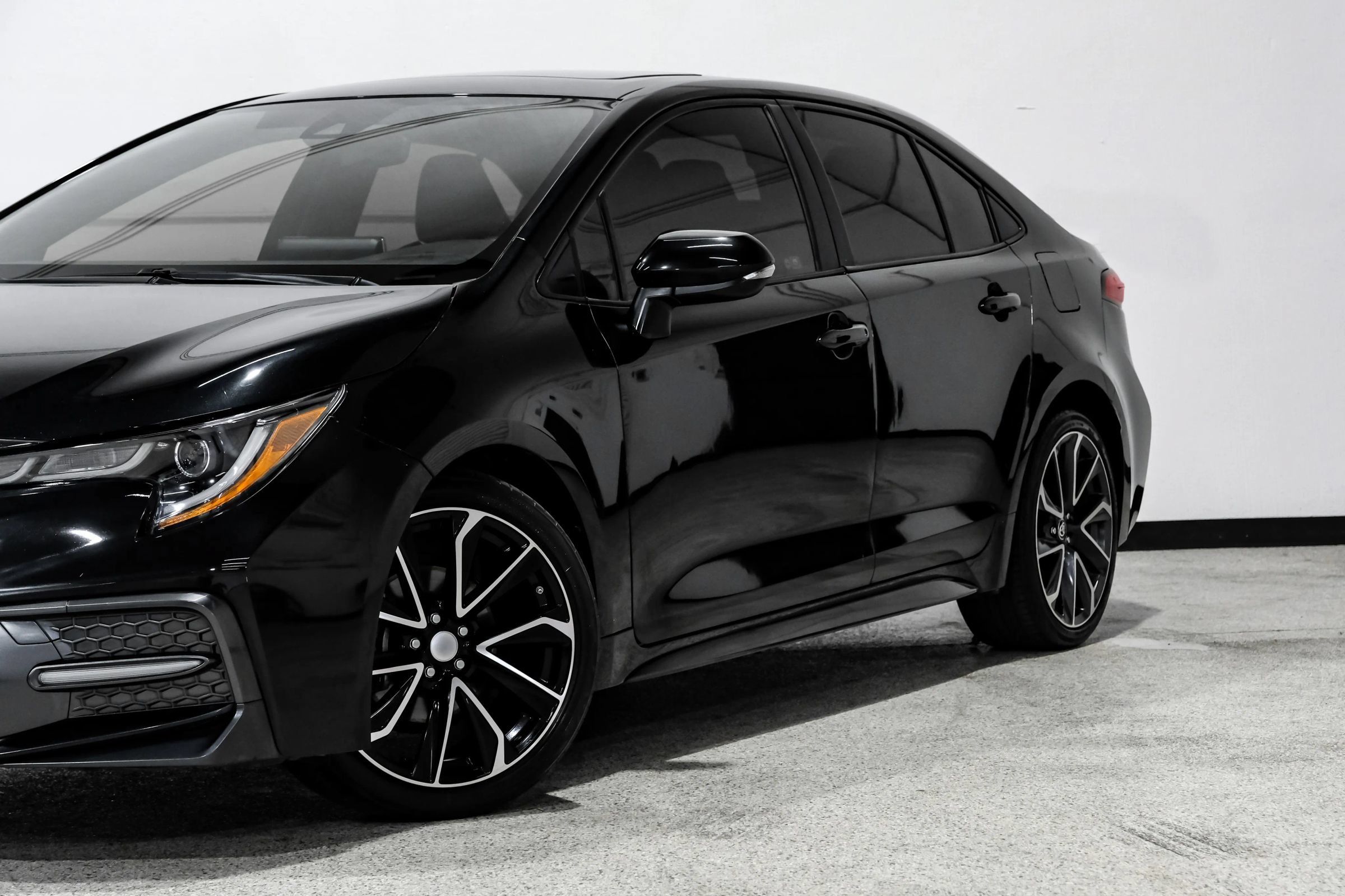 Used 2020 Toyota Corolla XSE FWD image 13
