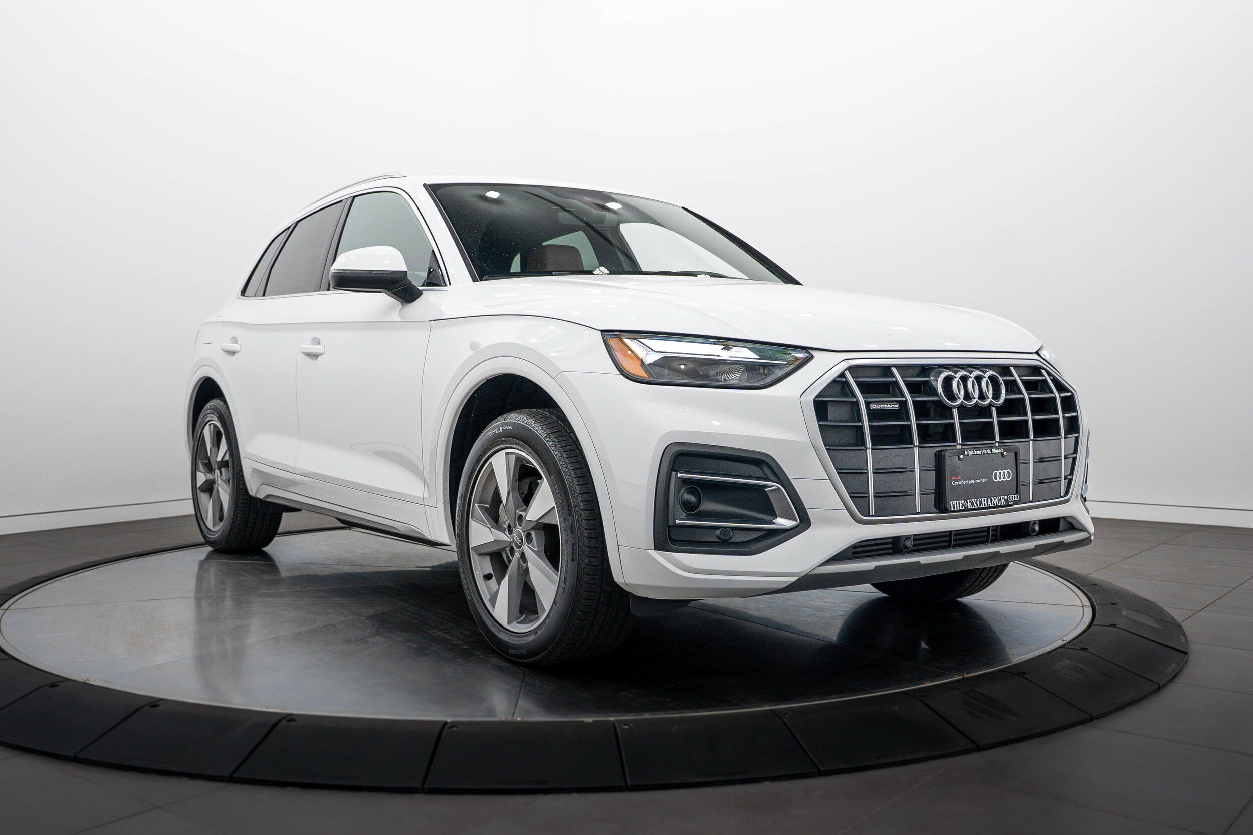 Certified 2024 Audi Q5 2.0T Premium w/ Convenience Package AWD/4WD image 2