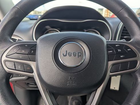 Used 2019 Jeep Cherokee Latitude w/ Popular Appearance Group image 19