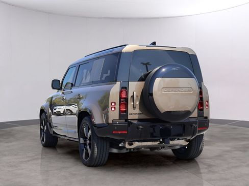 Certified 2025 Land Rover Defender 110 X-Dynamic SE AWD/4WD image 5