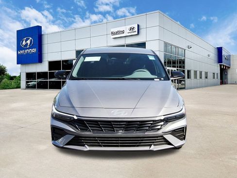 Used 2025 Hyundai Elantra Sport image 2