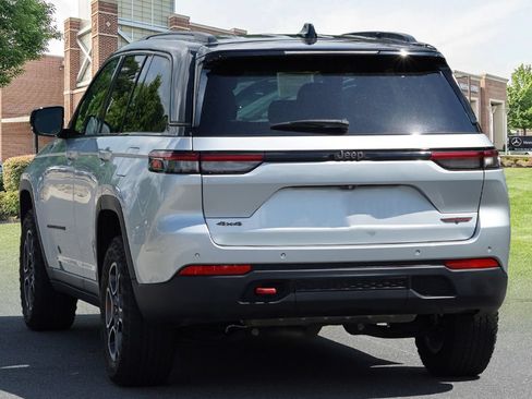 Used 2022 Jeep Grand Cherokee Trailhawk AWD/4WD image 7