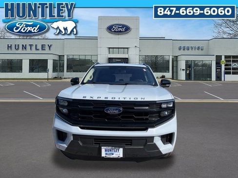 Used 2025 Ford Expedition Max Active AWD/4WD image 3