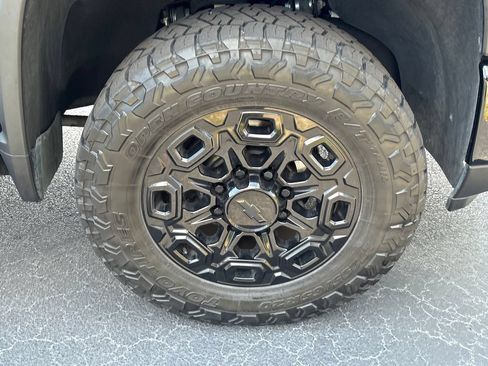 Used 2024 Chevrolet Silverado 2500 LTZ w/ LTZ Plus Package AWD/4WD image 38