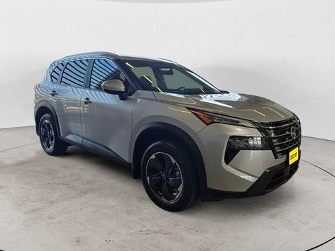 Used 2024 Nissan Rogue SV w/ SV Premium Package AWD/4WD image 3