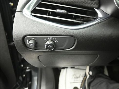 Used 2018 Chevrolet Malibu Premier w/ Premier Sun and Wheel Package image 19