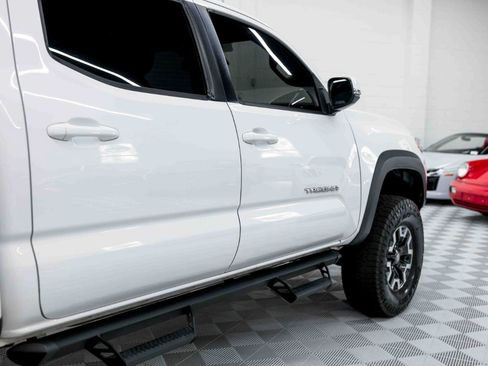 Used 2020 Toyota Tacoma TRD Off-Road w/ Technology Package image 22