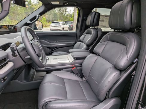 New 2026 Lincoln Navigator L Reserve w/ Jet Appearance Package AWD/4WD image 10