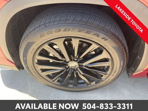 Used 2023 Toyota Highlander XSE image 11