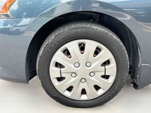 Used 2015 Nissan Sentra SV FWD image 29