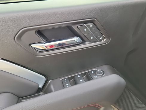 Used 2025 Chevrolet Colorado Z71 w/ Z71 Convenience Package 2 image 16