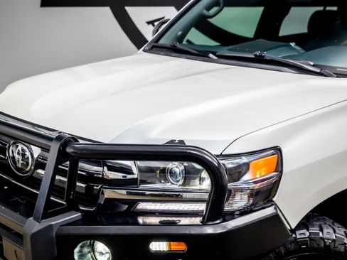 Used 2020 Toyota Land Cruiser Heritage Edition image 23